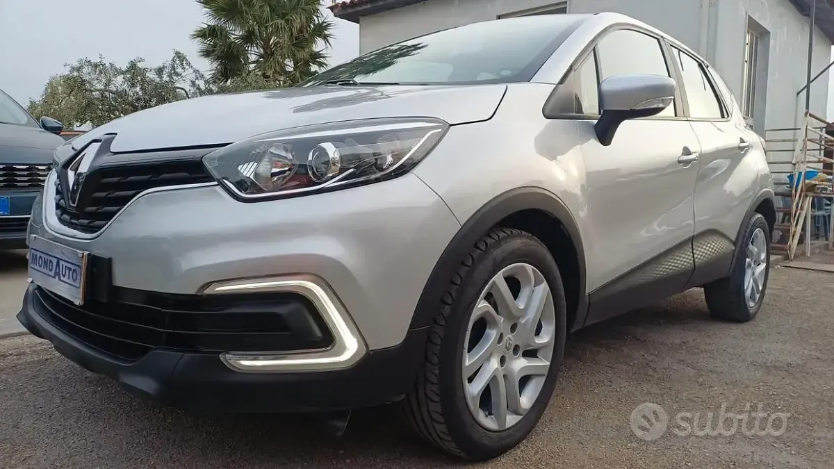 Usado Renault Captur Life 90 CV (66 kW) 2019 Gris SUV