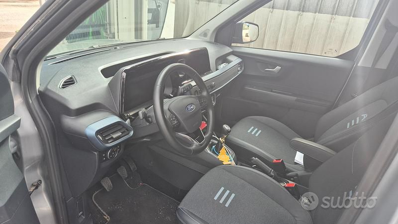 Begagnad Ford Tourneo Active 125 HK (91 kW) 2025 Grå Sedan