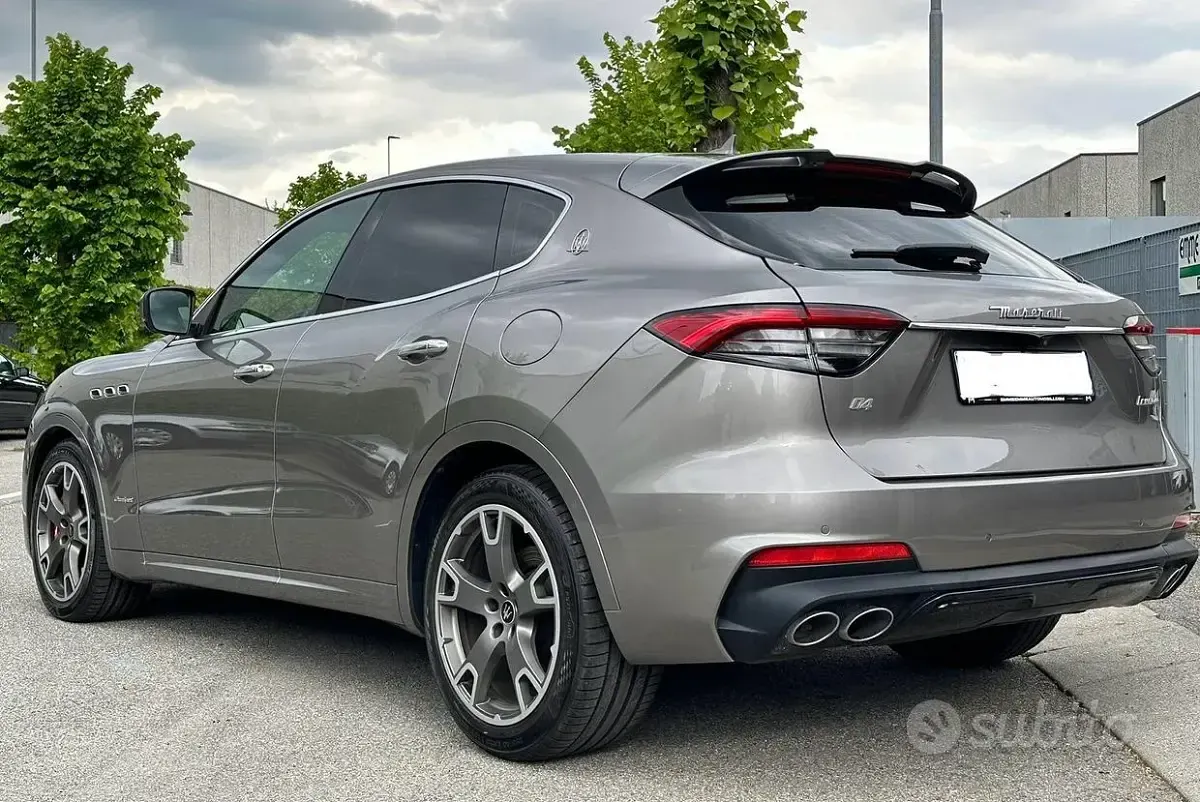 Usata Maserati Levante 350 CV (257 kW) 2021 Grigio SUV