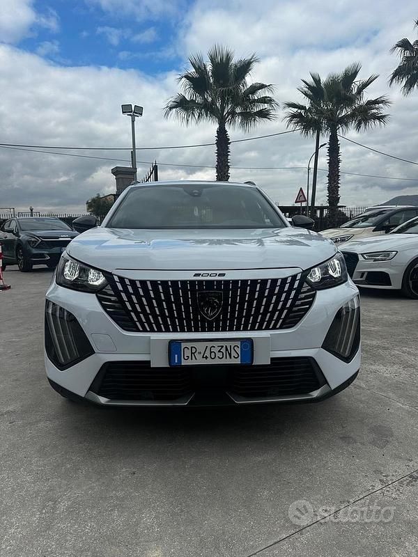 Usata Peugeot 2008 Allure 100 CV (73 kW) 2023 Bianco SUV