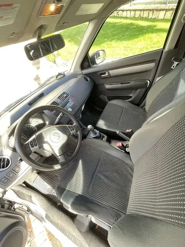 Usata Suzuki Swift GLX 69 CV (50 kW) 2005 Grigio Utilitaria