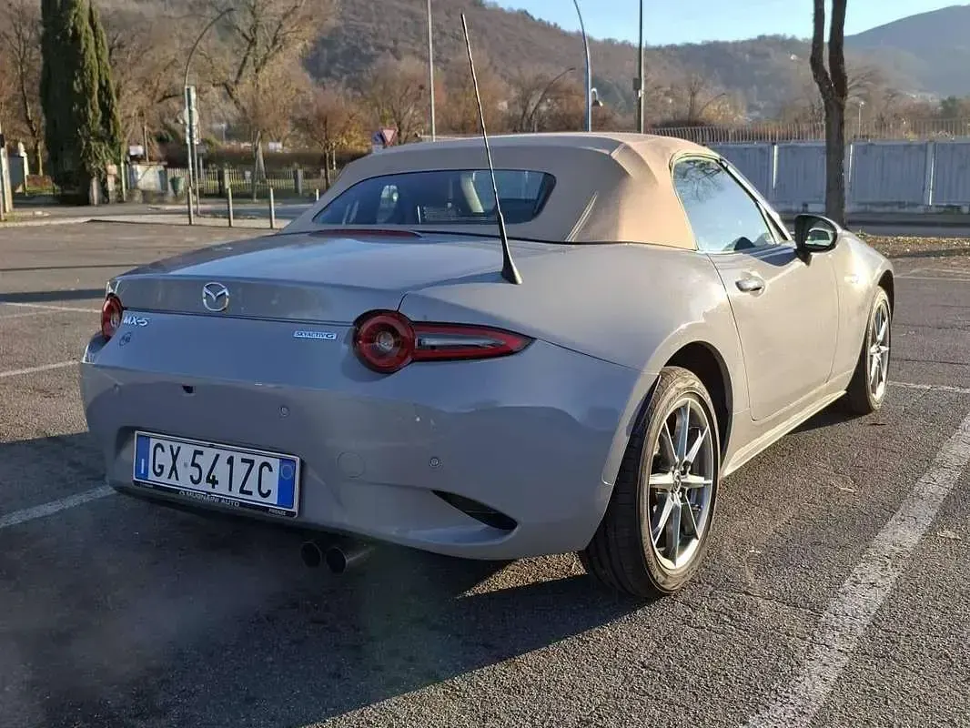 Usata Mazda MX5 Kazari 132 CV (97 kW) 2025 Argento Cabrio