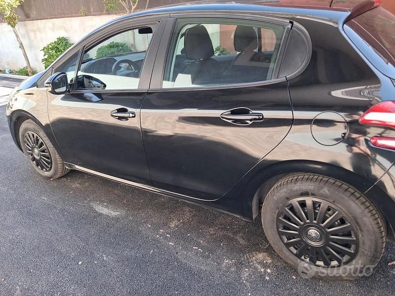 Usata Peugeot 208 68 CV (50 kW) 2013 Nero Utilitaria