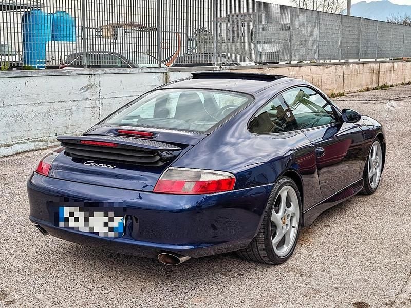 Usata Porsche 911 Carrera 300 CV (220 kW) 2001 Blu Coupé