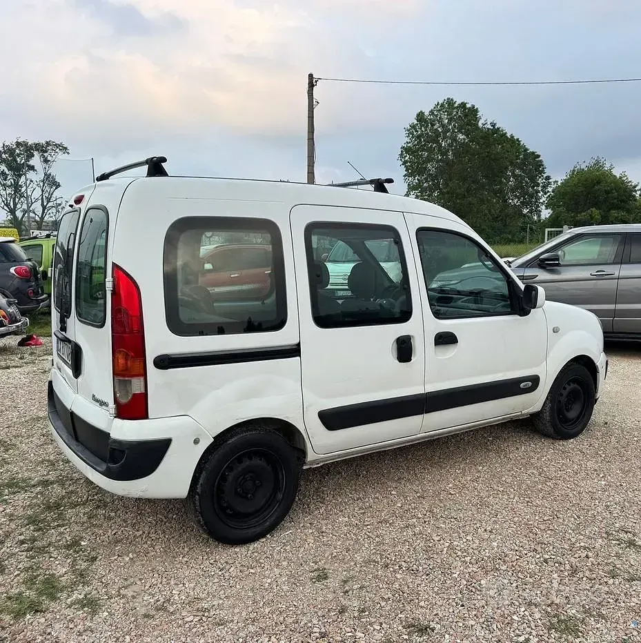 Usata Renault Kangoo 84 CV (61 kW) 2005 Bianco Monovolume
