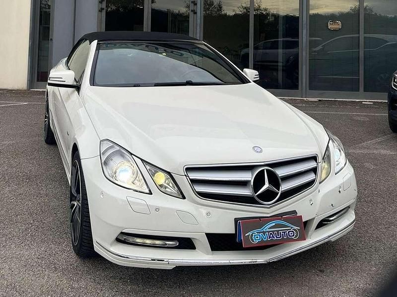Usata Mercedes E220 170 CV (125 kW) 2012 Bianco Cabrio