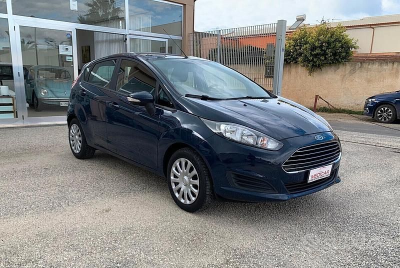 Usata Ford Fiesta Business Edition 80 CV (58 kW) 2014 Blu Utilitaria