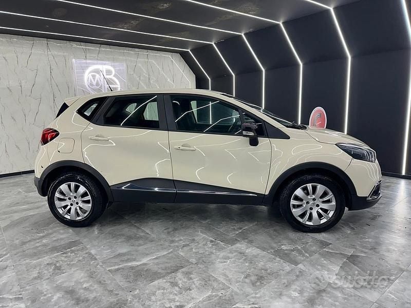 Usata Renault Captur Life 90 CV (66 kW) 2015 Beige SUV