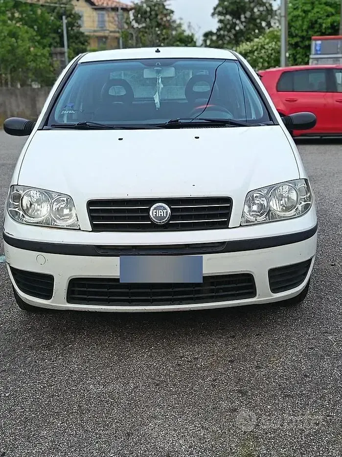 Usata Fiat Punto 69 CV (50 kW) 2004 Bianco Utilitaria