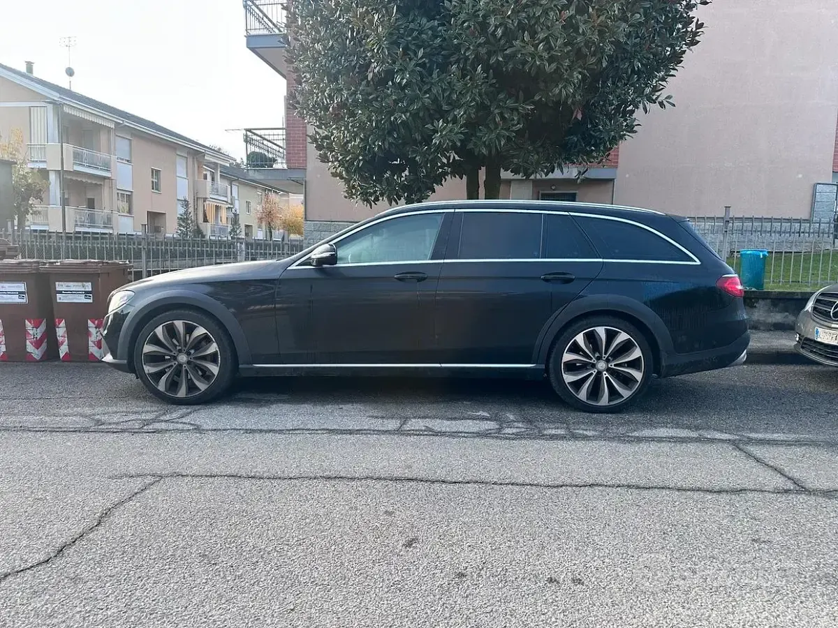 Usata Mercedes E220 All-Terrain 194 CV (142 kW) 2017 Nero Station wagon