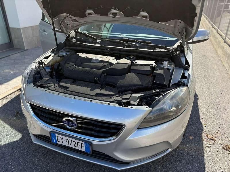 Usata Volvo V40 150 CV (110 kW) 2015 Argento Berlina