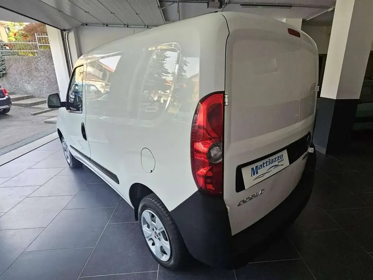 Usata Fiat Doblò 84 CV (61 kW) 2022 Bianco Monovolume