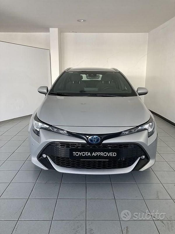 Usata Toyota Corolla Hybrid Active 122 CV (89 kW) 2020 Grigio Station wagon