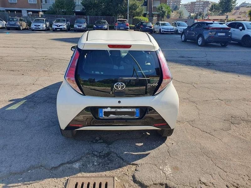 Usata Toyota Aygo X-clusiv 69 CV (50 kW) 2015 Bianco Utilitaria