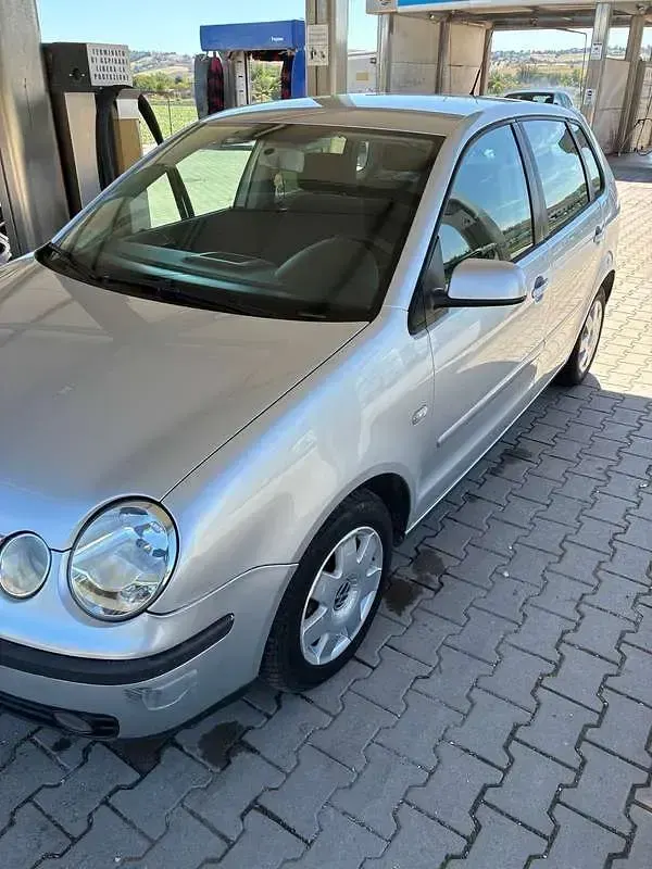 Usata VW Polo 75 CV (55 kW) 2005 Argento Berlina