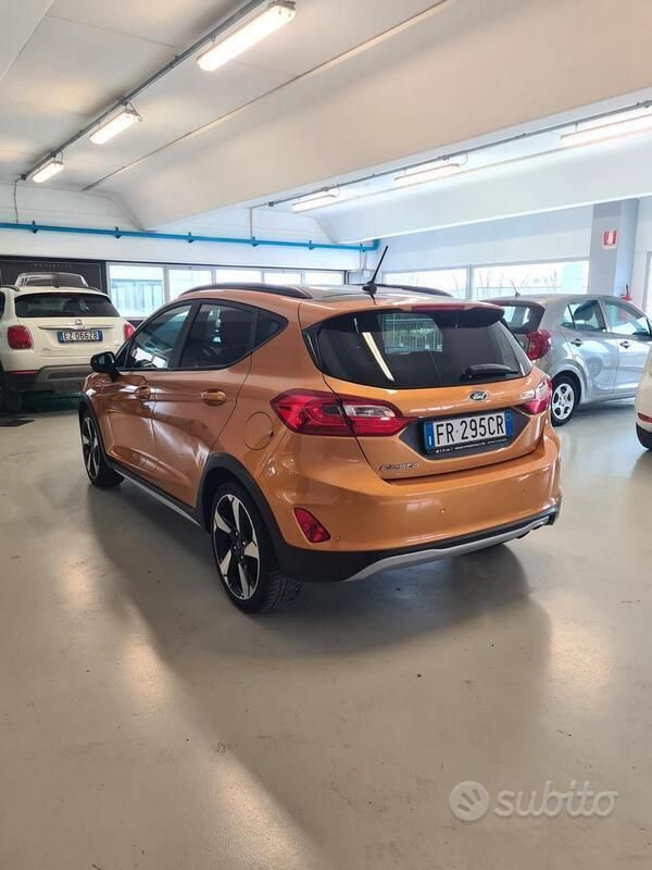Usata Ford Fiesta Active 101 CV (74 kW) 2018 Marrone Utilitaria
