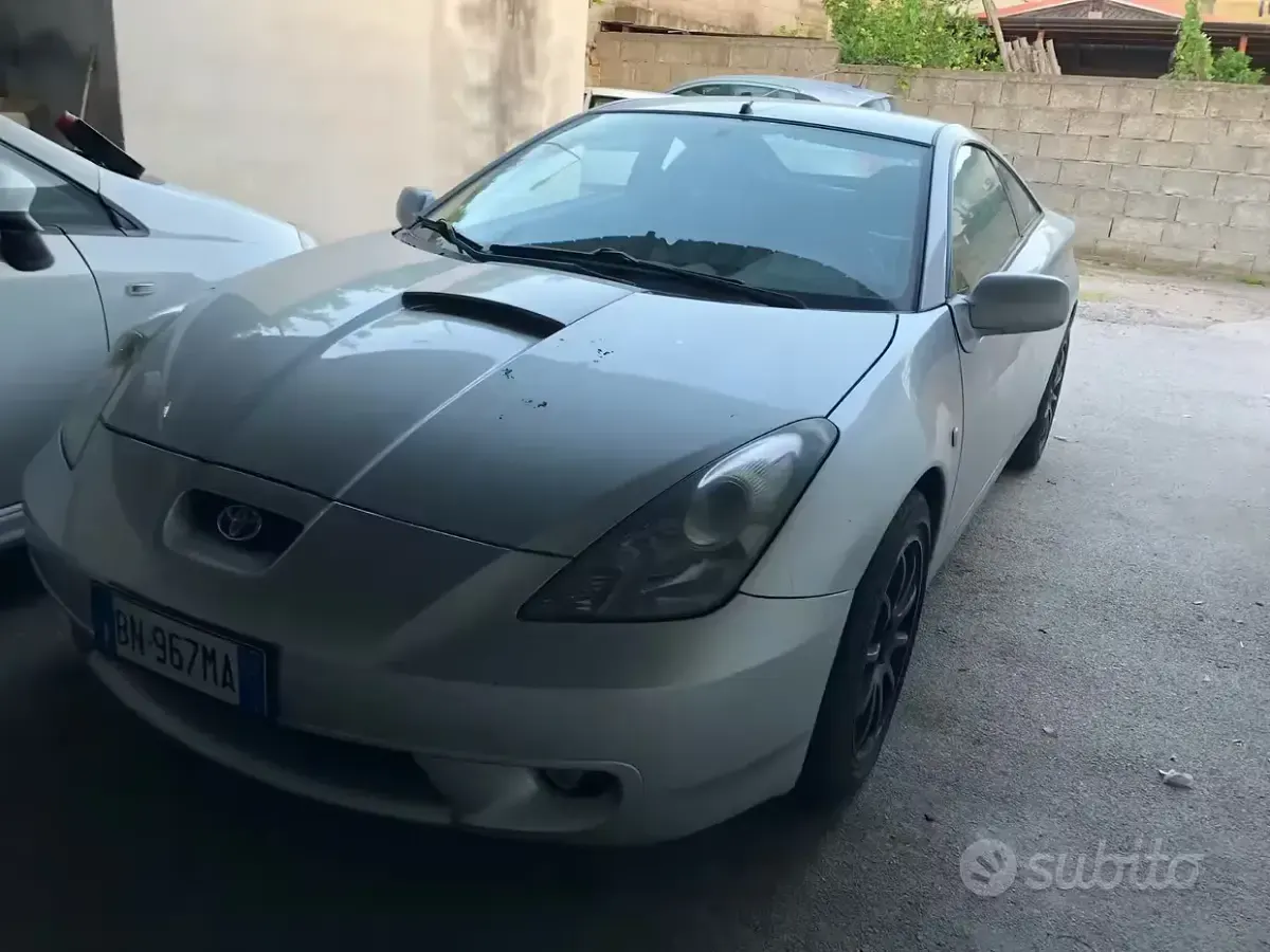 Begagnad Toyota Celica T2 143 HK (105 kW) 2000 Silver Sportkupé