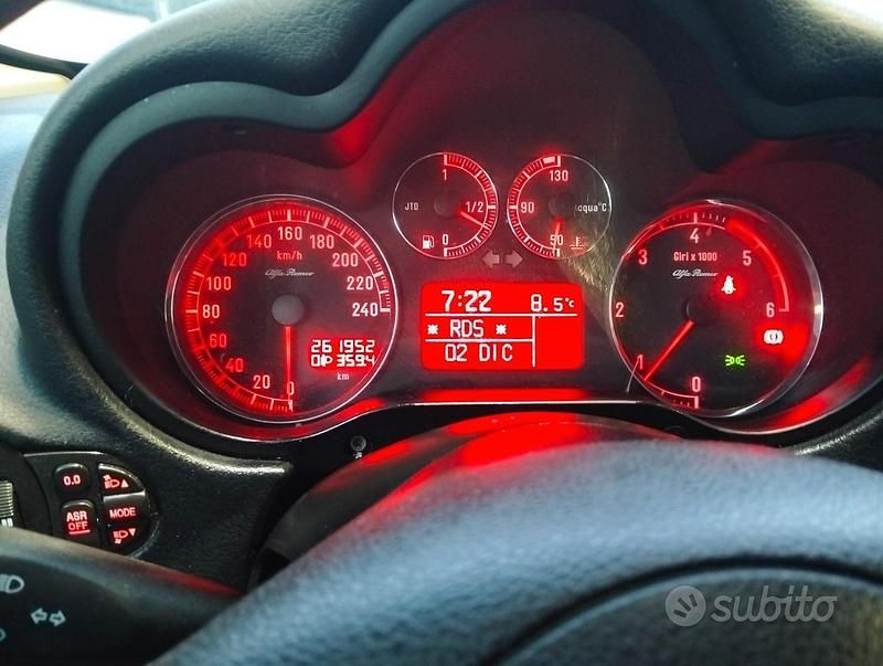 Usata Alfa Romeo 147 120 CV (88 kW) 2007 Grigio Utilitaria
