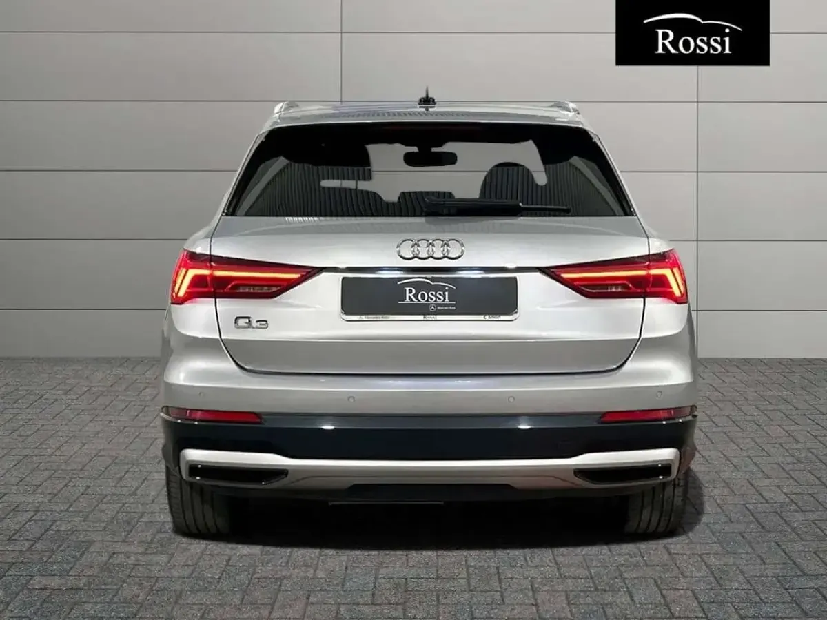Usata Audi Q3 Advanced 150 CV (110 kW) 2024 Argento metallizzato SUV