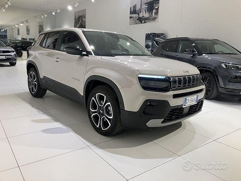 Usata Jeep Avenger Summit 101 CV (74 kW) 2025 Beige SUV