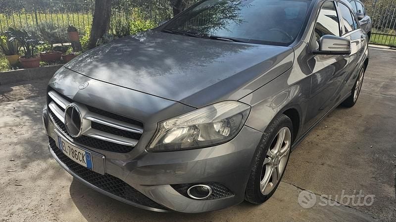 Usata Mercedes A180 109 CV (80 kW) 2013 Grigio Berlina