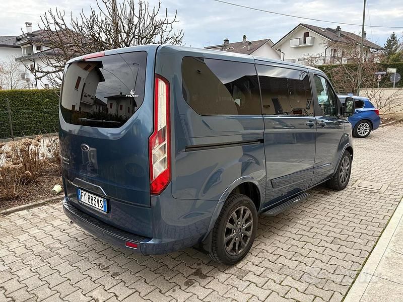 Usata Ford Tourneo Titanium 185 CV (136 kW) 2019 Blu Monovolume