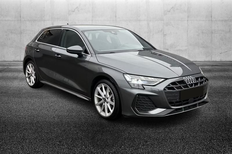 Usata Audi A3 e-tron S-Line 150 CV (110 kW) 2024 Grigio metallizzato Utilitaria