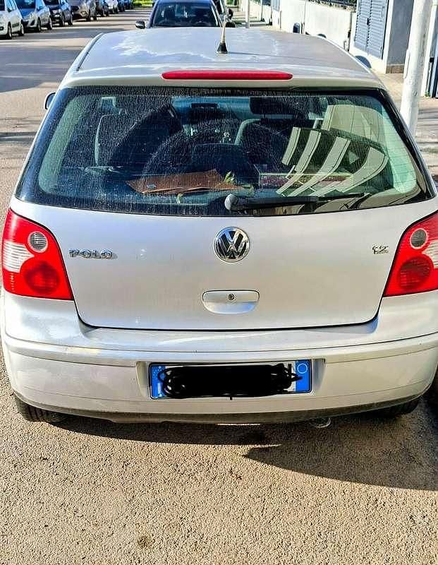 Usata VW Polo 64 CV (47 kW) 2005 Argento Berlina