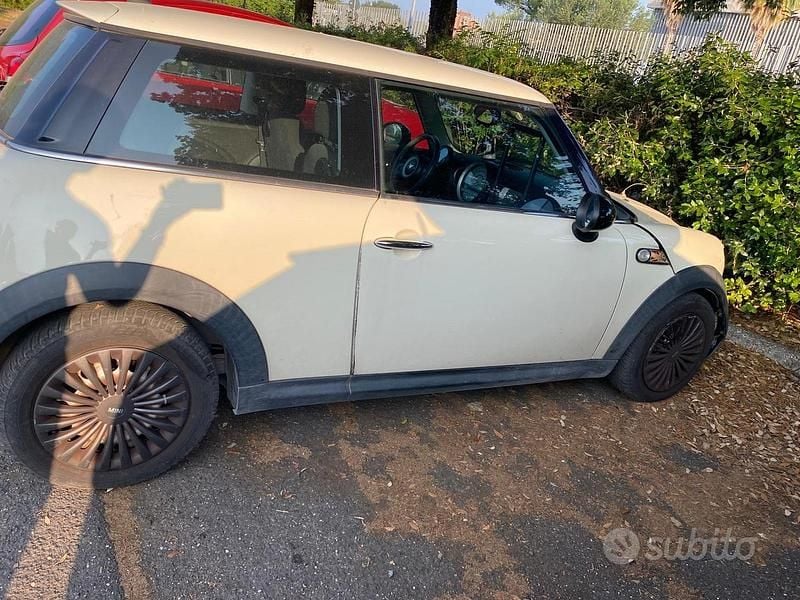 Usata Mini Cooper 90 CV (66 kW) 2010 Giallo Utilitaria