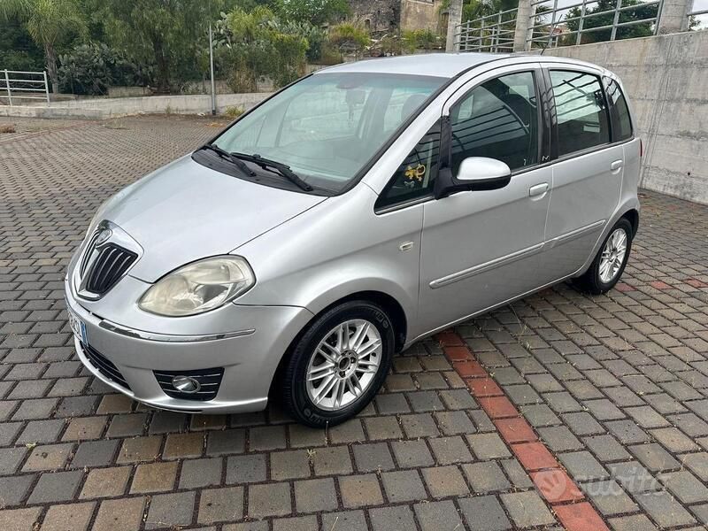 Usata Lancia Musa 90 CV (66 kW) 2010 Grigio Monovolume