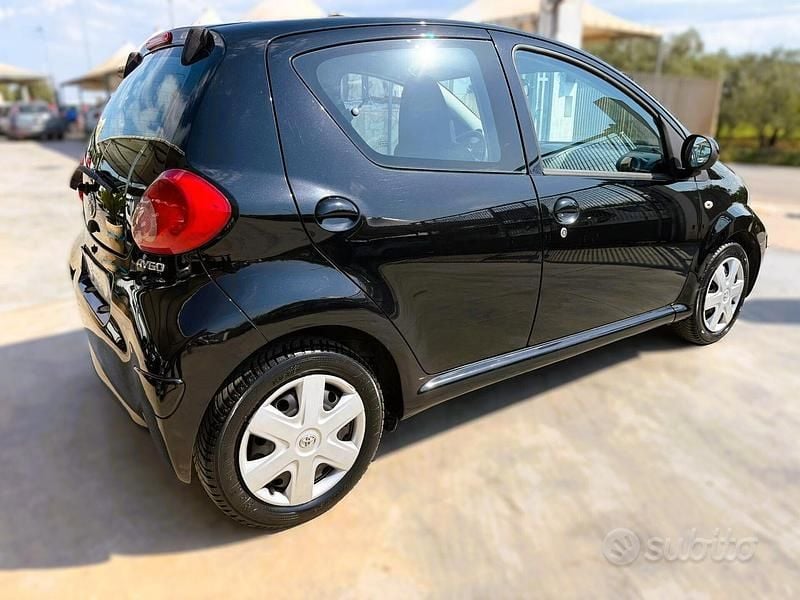 Usata Toyota Aygo 68 CV (50 kW) 2007 Nero Utilitaria