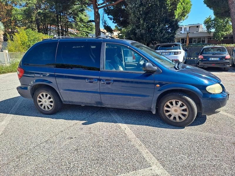Usata Chrysler Voyager 105 CV (77 kW) 2002 Monovolume