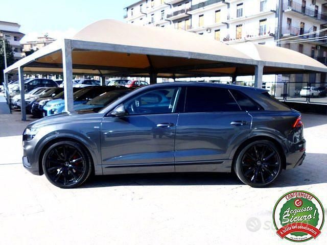 Usata Audi Q8 S-Line 286 CV (210 kW) 2022 Grigio SUV