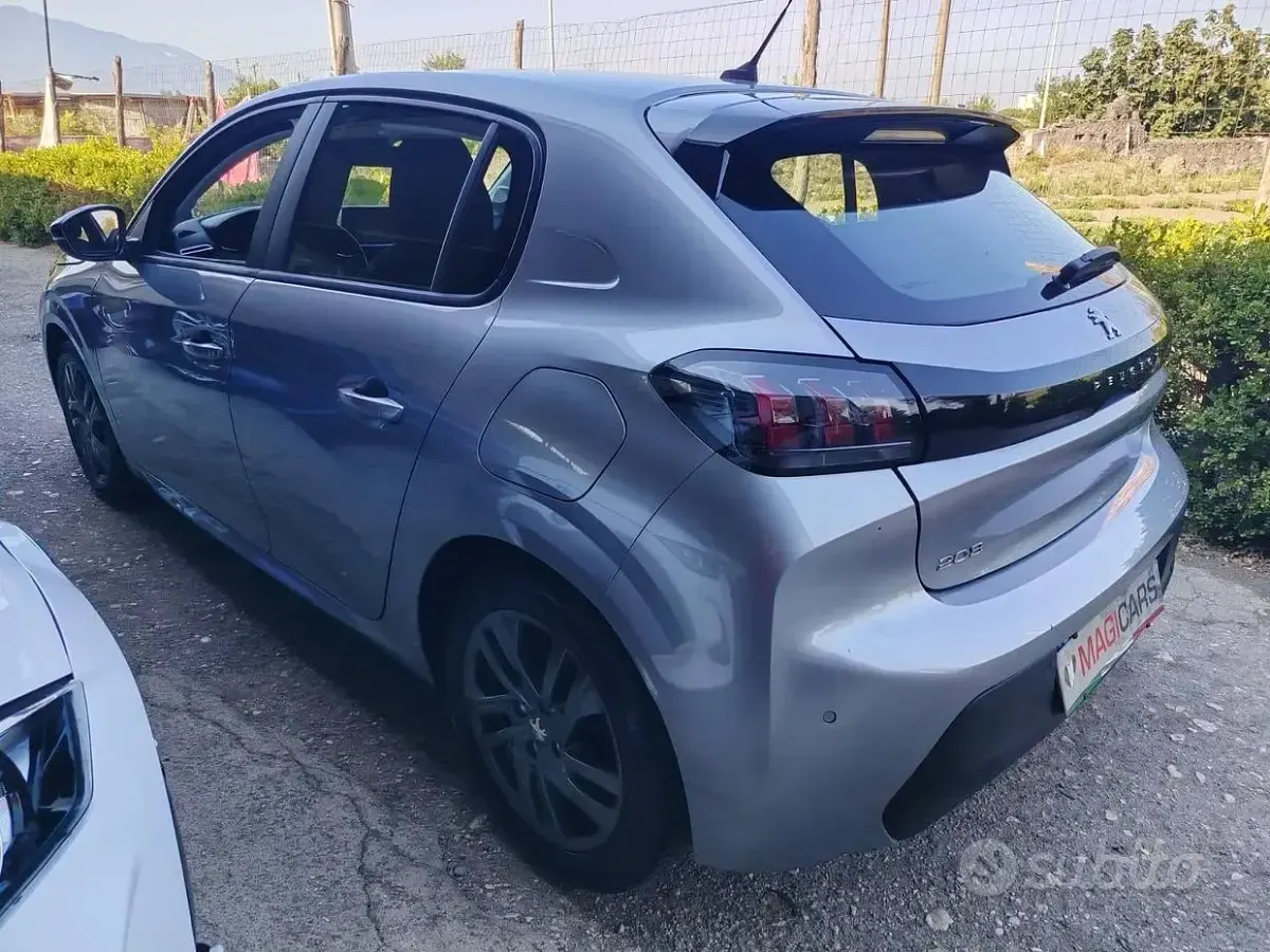 Usata Peugeot 208 GT 101 CV (74 kW) 2022 Grigio Utilitaria