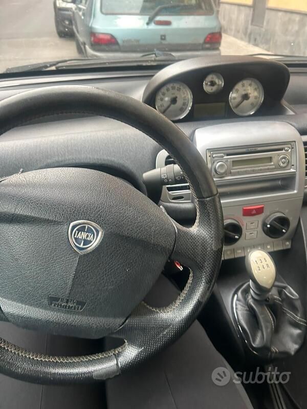 Usata Lancia Ypsilon 2011 Grigio Utilitaria