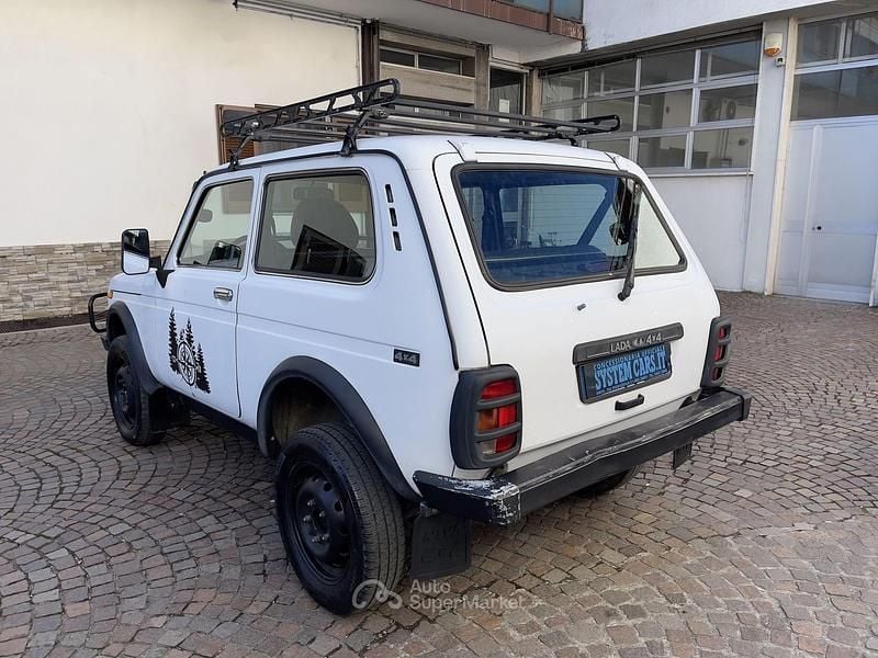 Usata Lada niva 82 CV (60 kW) 2010 Bianco SUV