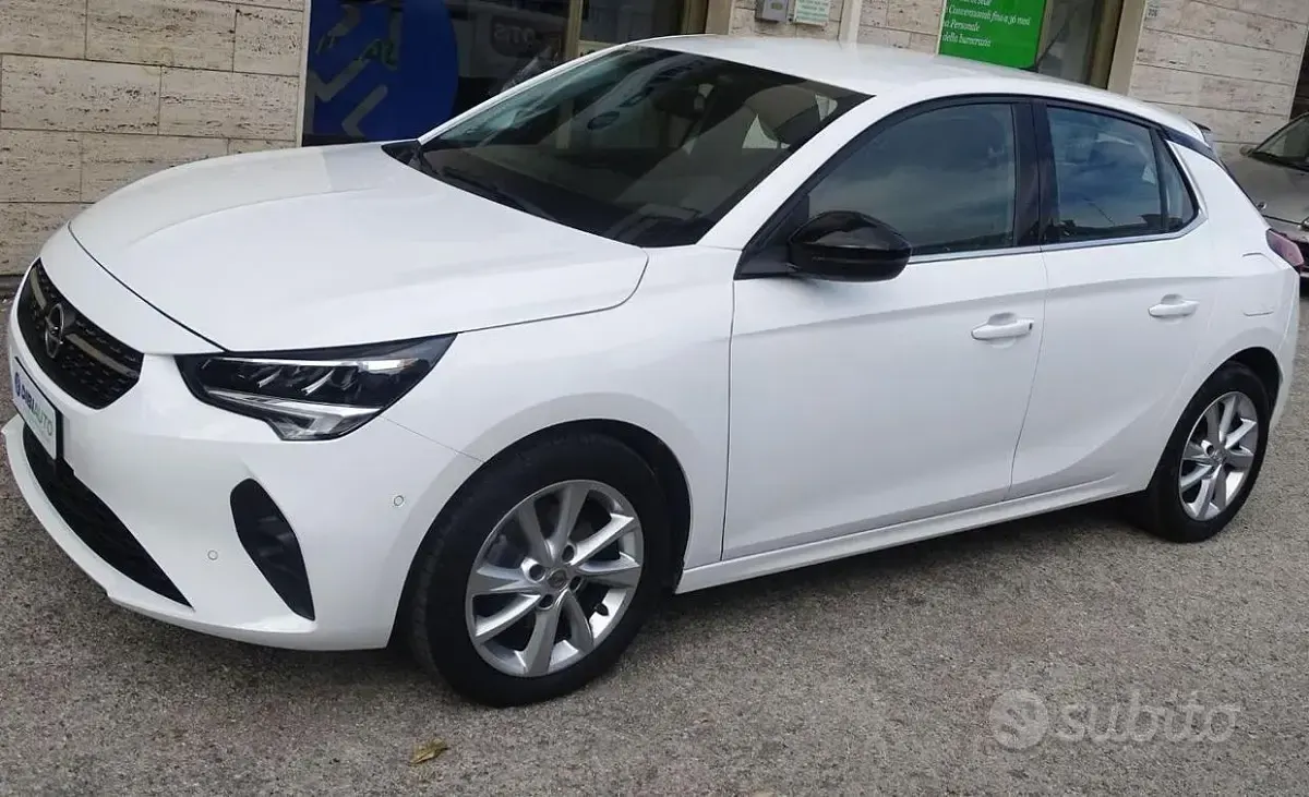 Usata Opel Corsa Elegance 101 CV (74 kW) 2022 Bianco Utilitaria