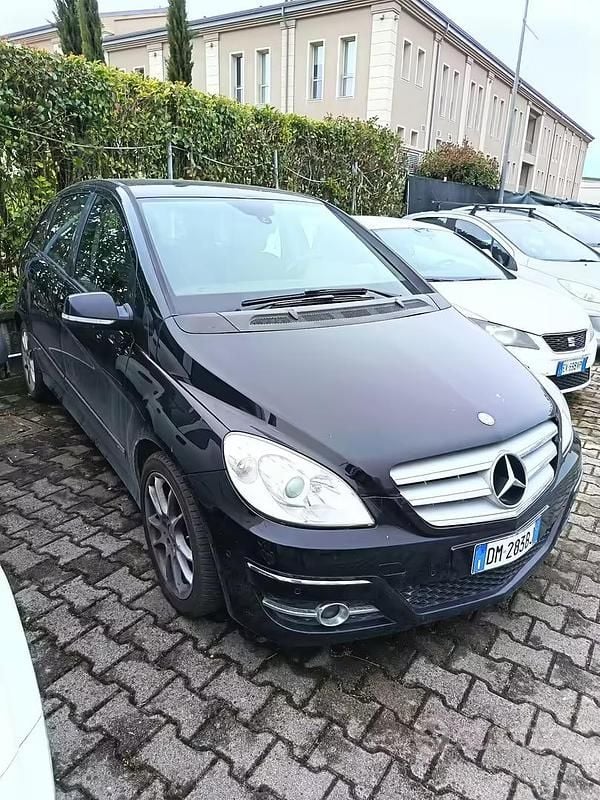 Usata Mercedes B200 140 CV (102 kW) 2008 Nero Monovolume