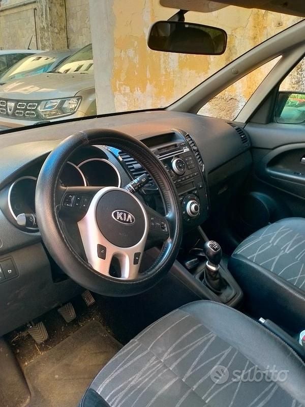 Usata Kia Venga 90 CV (66 kW) 2014 Grigio Utilitaria