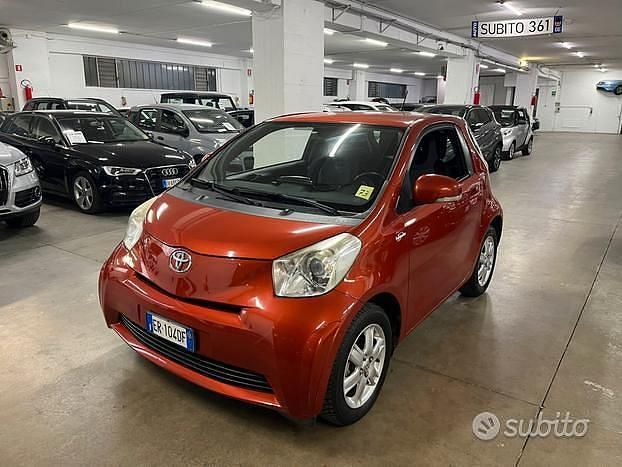 Arancione Usata 2013 Toyota iQ Due volumi | 8900 € (Buon prezzo) - Immagine 1/4