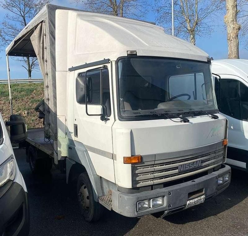 Usata Nissan Cargo 86 CV (63 kW) 1995 Bianco Furgone