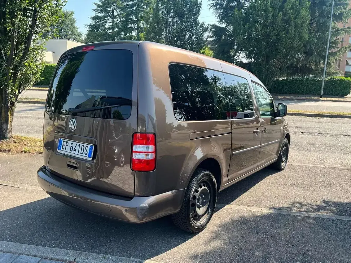 Usata VW Caddy Maxi 102 CV (75 kW) 2013 Marrone Monovolume