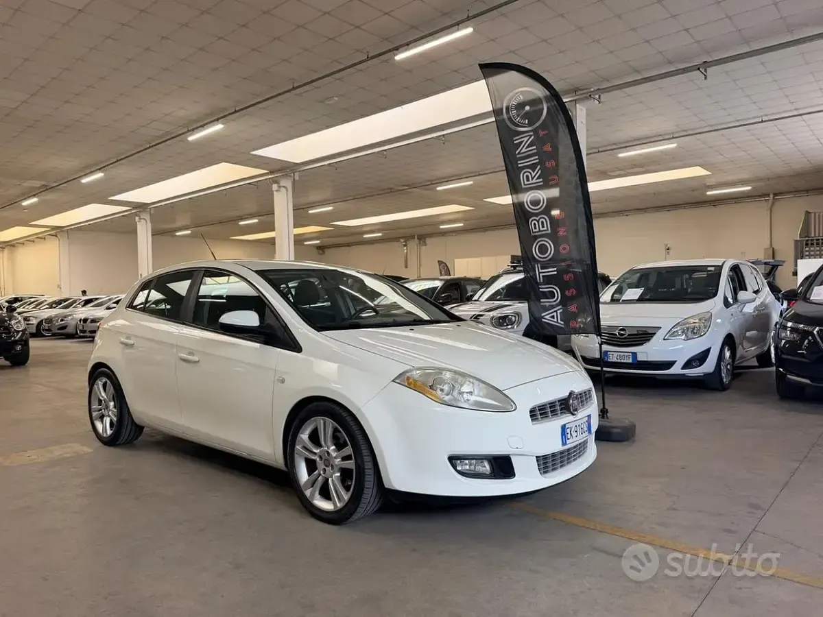 Usata Fiat Bravo Dynamic 120 CV (88 kW) 2011 Bianco Utilitaria