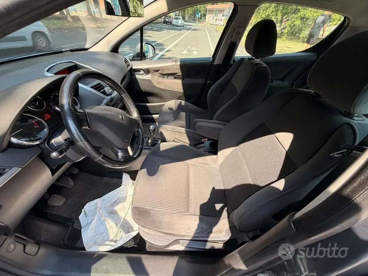 Usata Peugeot 207 68 CV (50 kW) 2006 Grigio Berlina