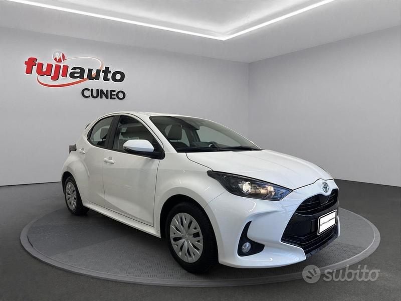 Usata Toyota Yaris Active 72 CV (52 kW) 2023 Bianco Utilitaria