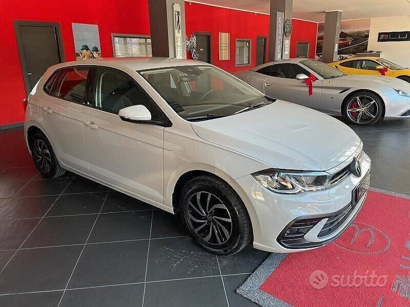 Usata VW Polo Life 95 CV (69 kW) 2023 Beige Utilitaria