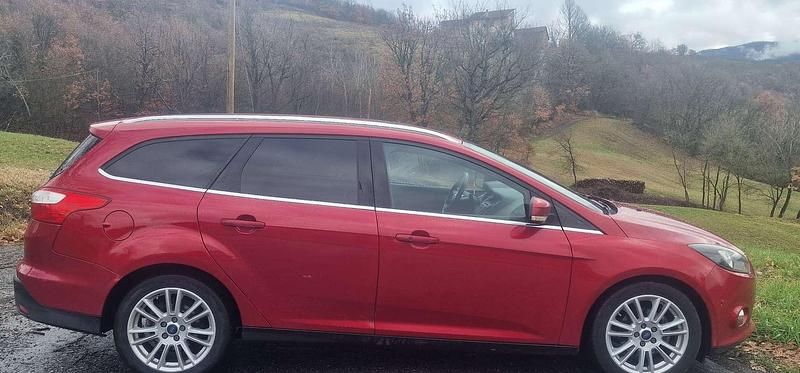 Usata Ford Focus Titanium 116 CV (85 kW) 2011 Rosso Station wagon