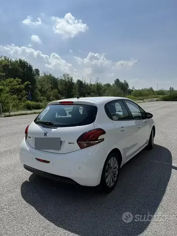 Usata Peugeot 208 82 CV (60 kW) 2017 Bianco Utilitaria