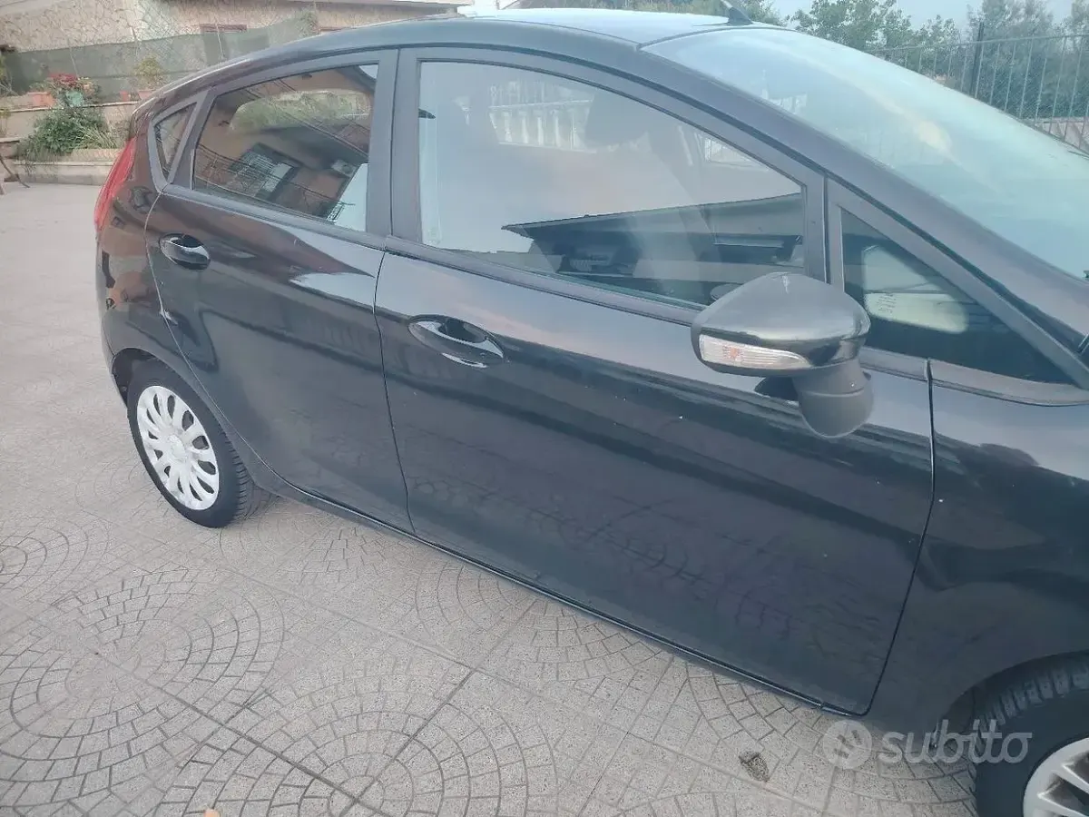 Usata Ford Fiesta 82 CV (60 kW) 2012 Berlina