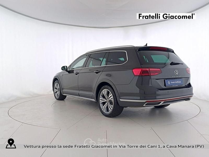 Usata VW Passat Alltrack 200 CV (147 kW) 2023 Grigio Station wagon